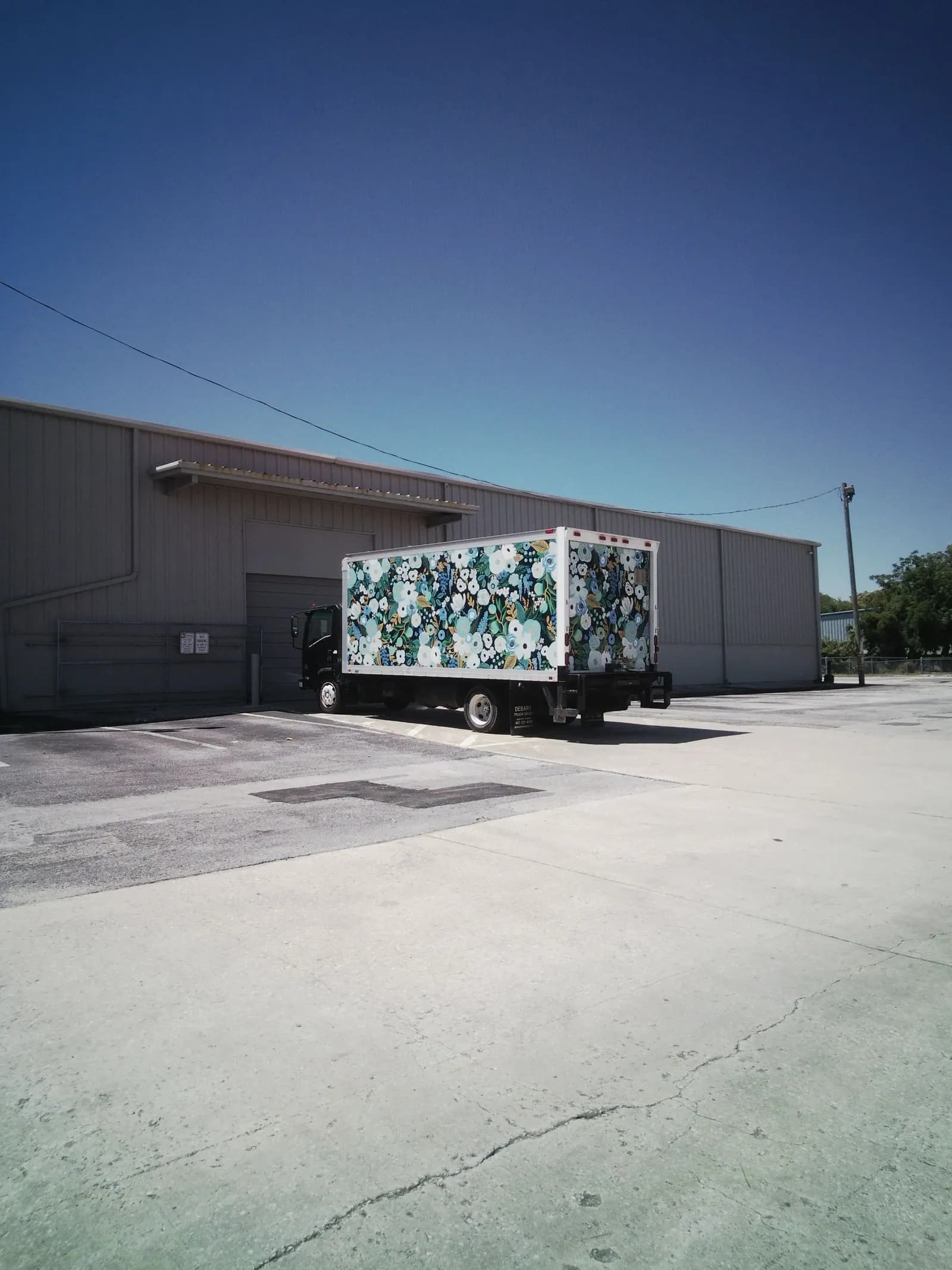 Company profile — commercial trucking and freight environment
