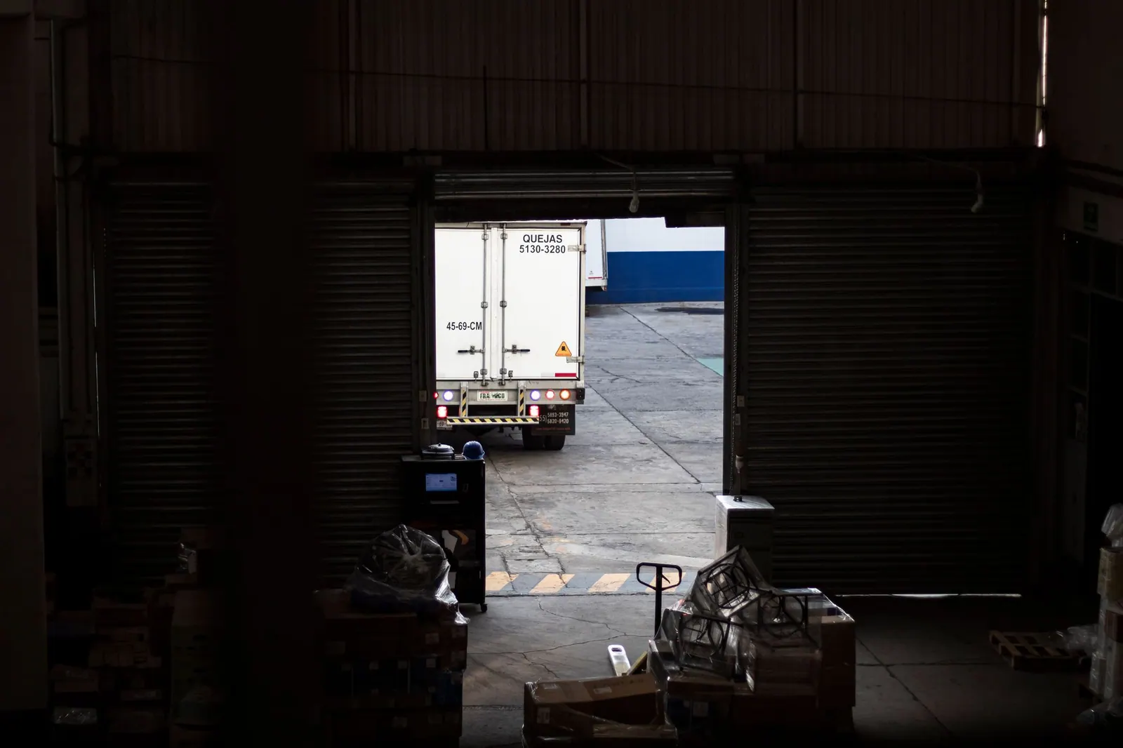 Full Truckload Transportation — photographic freight example