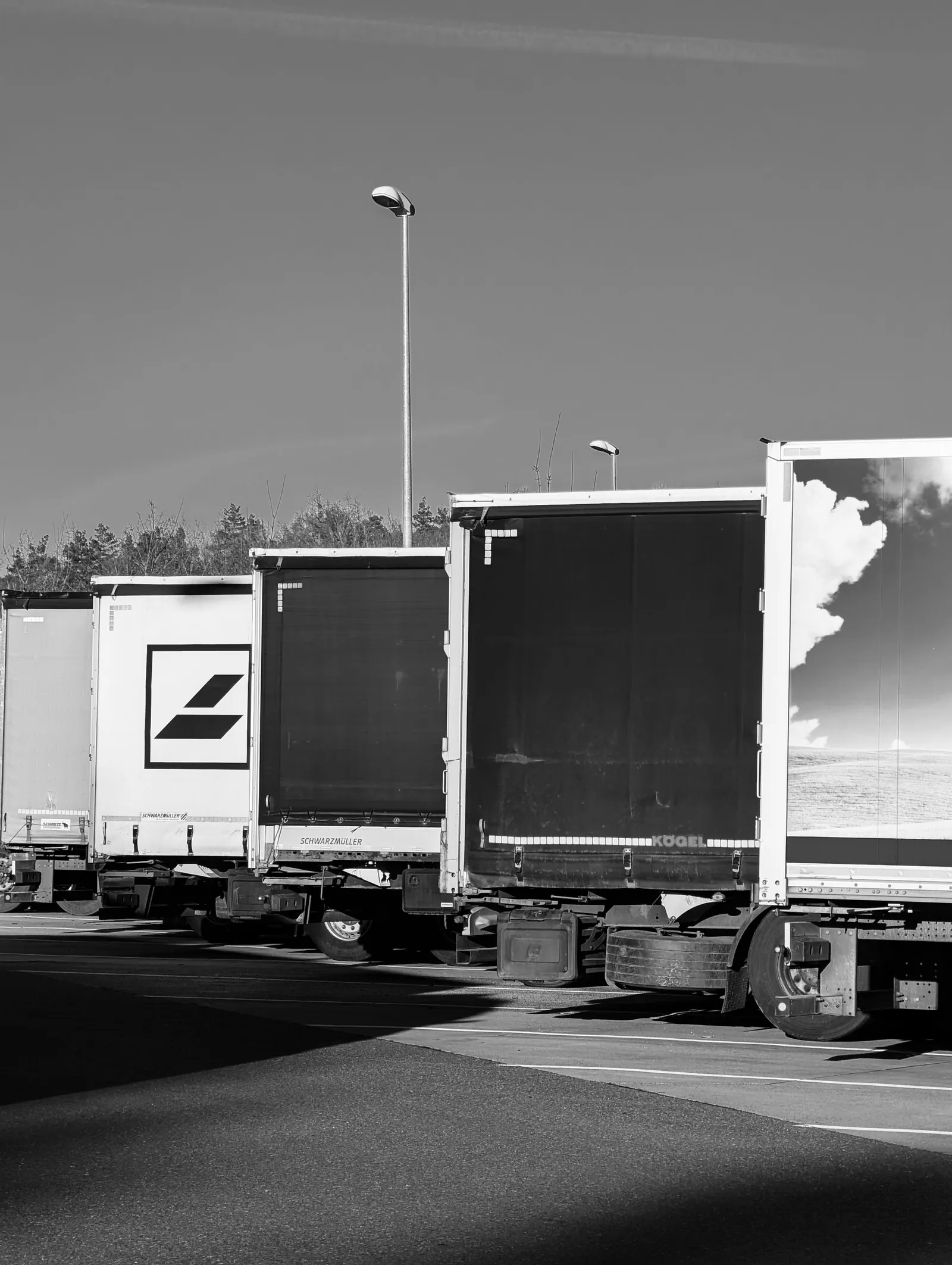 Equipment and transport — commercial trucking and freight environment